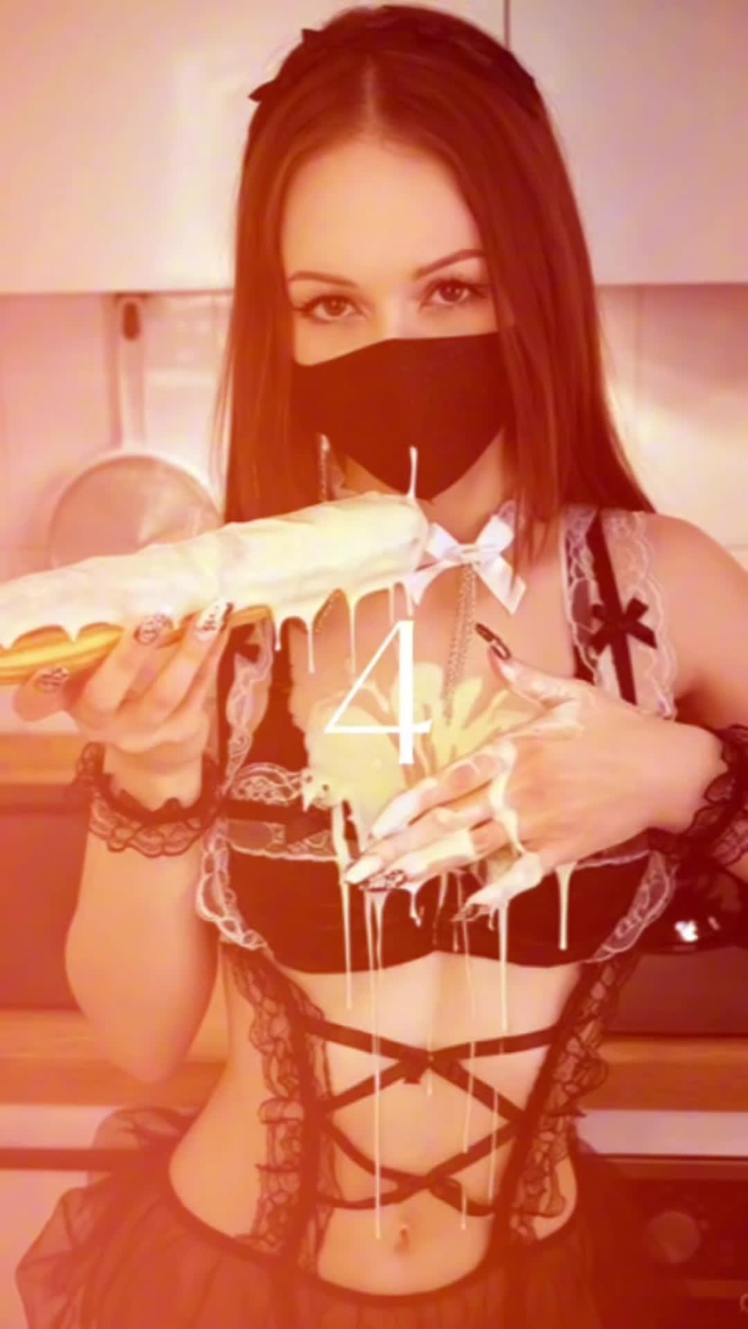 Image 2 of Mia69Mason, female webcam model, 23 years old, on live webcam