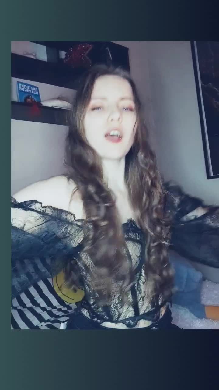 Image 9 of Kent-mod, female webcam model, 20 years old, on live webcam