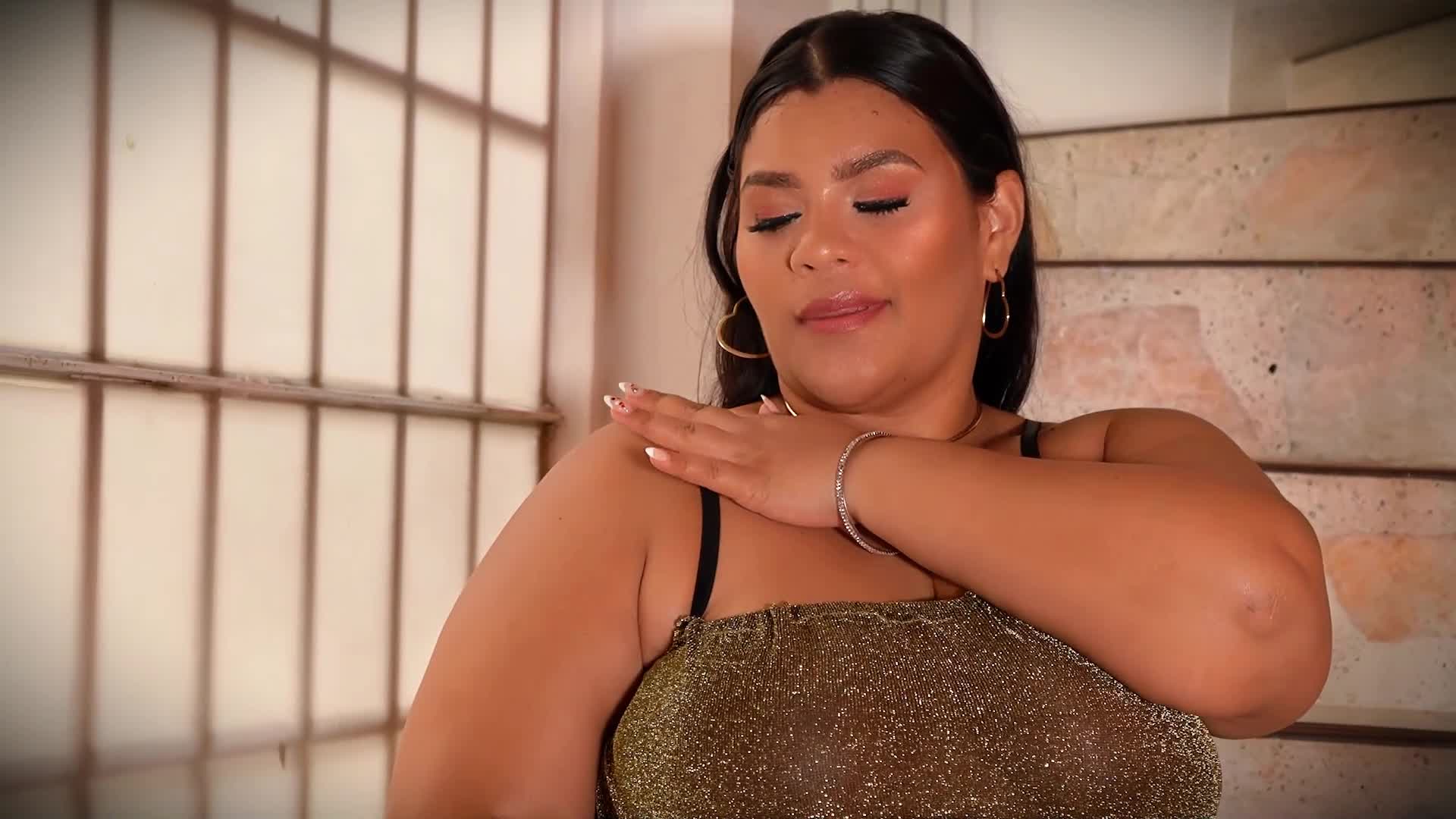 Image 63 of SelennaCooper, female webcam model, 37 years old, on live webcam