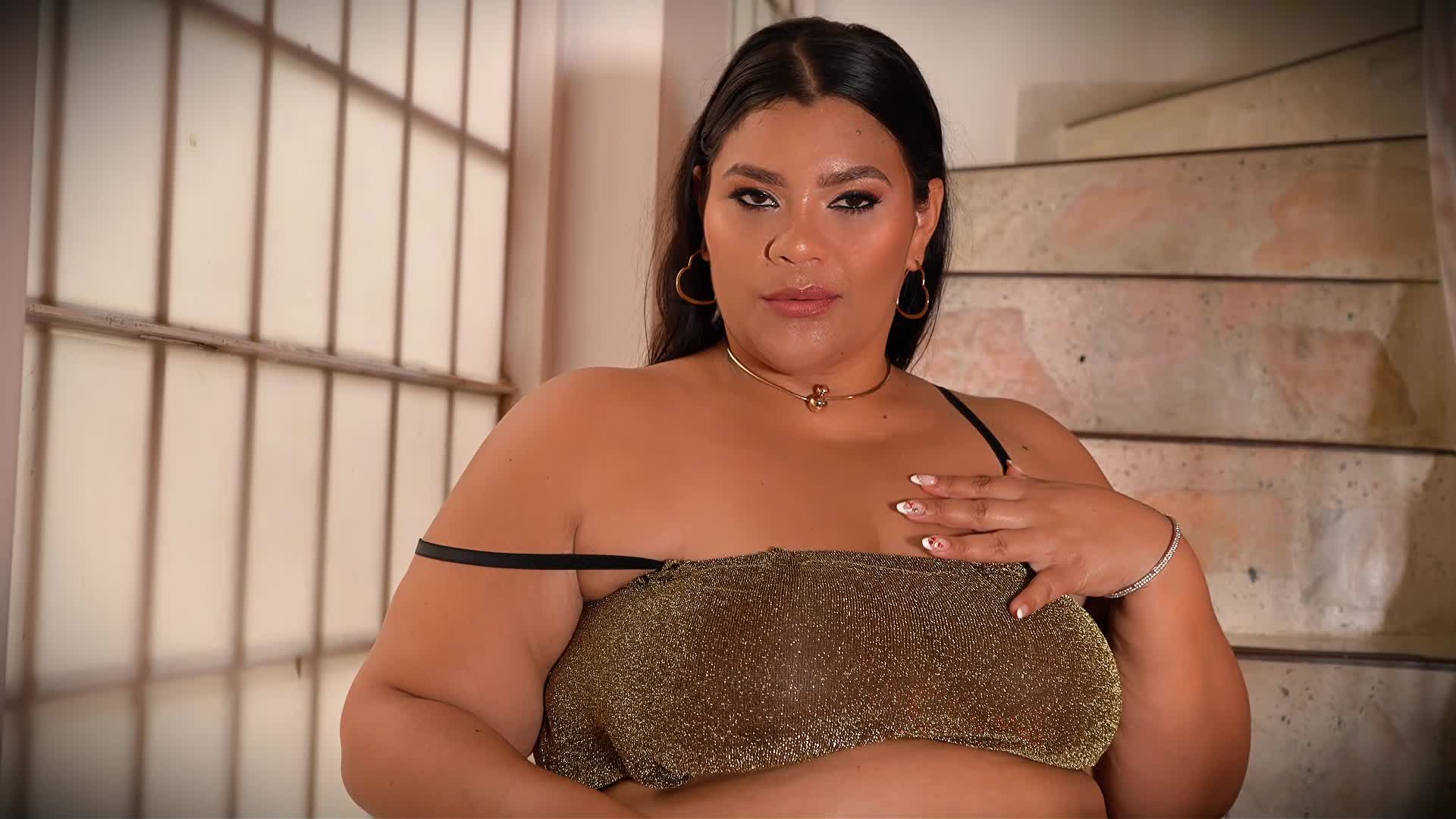 Image 69 of SelennaCooper, female webcam model, 37 years old, on live webcam