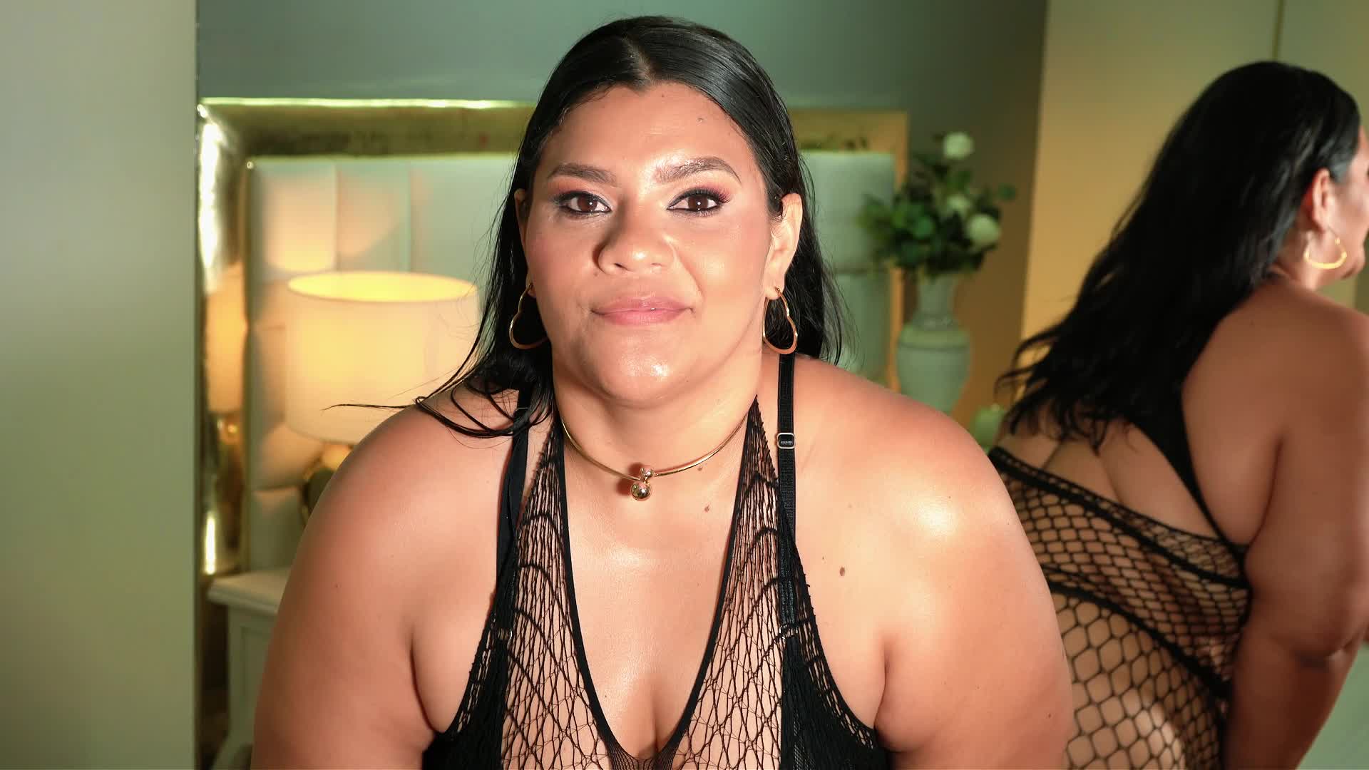 Image 95 of SelennaCooper, female webcam model, 37 years old, on live webcam