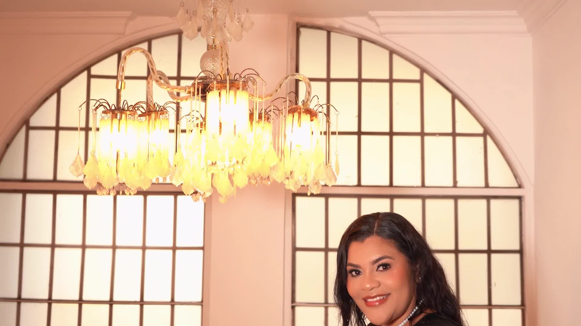 Image 111 of SelennaCooper, female webcam model, 37 years old, on live webcam