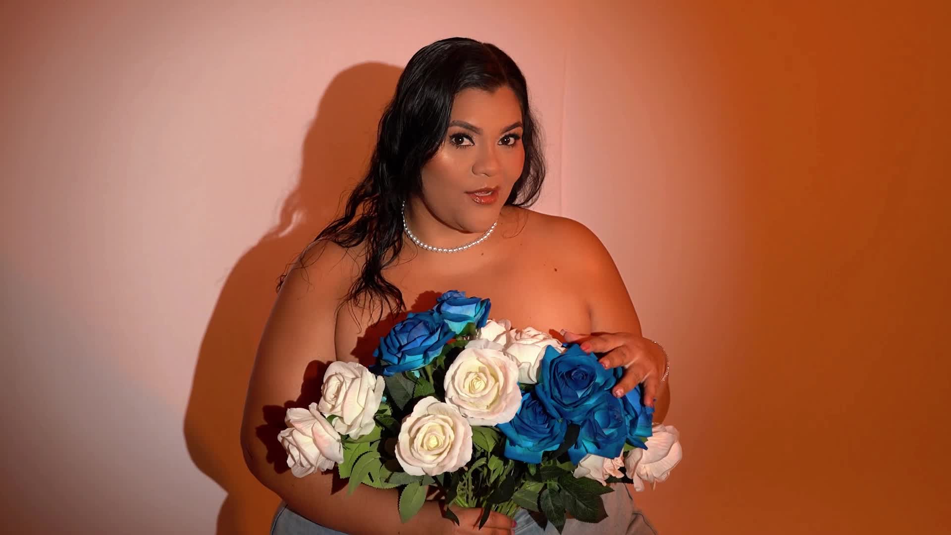 Image 121 of SelennaCooper, female webcam model, 37 years old, on live webcam