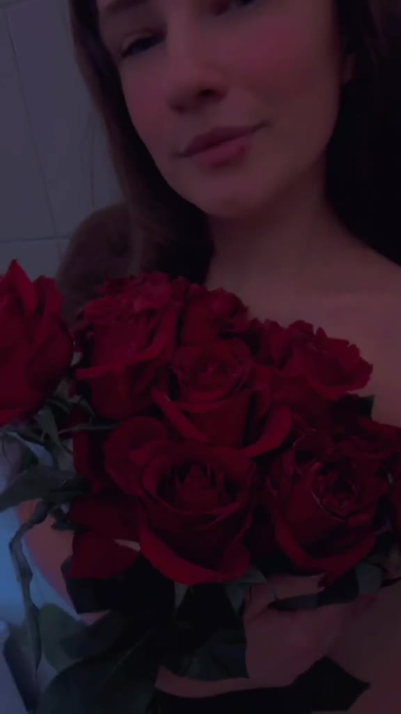 Image 1 of LolaXXX1, female webcam model, 25 years old, on live webcam