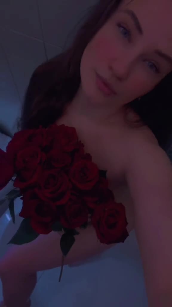 Image 2 of LolaXXX1, female webcam model, 25 years old, on live webcam