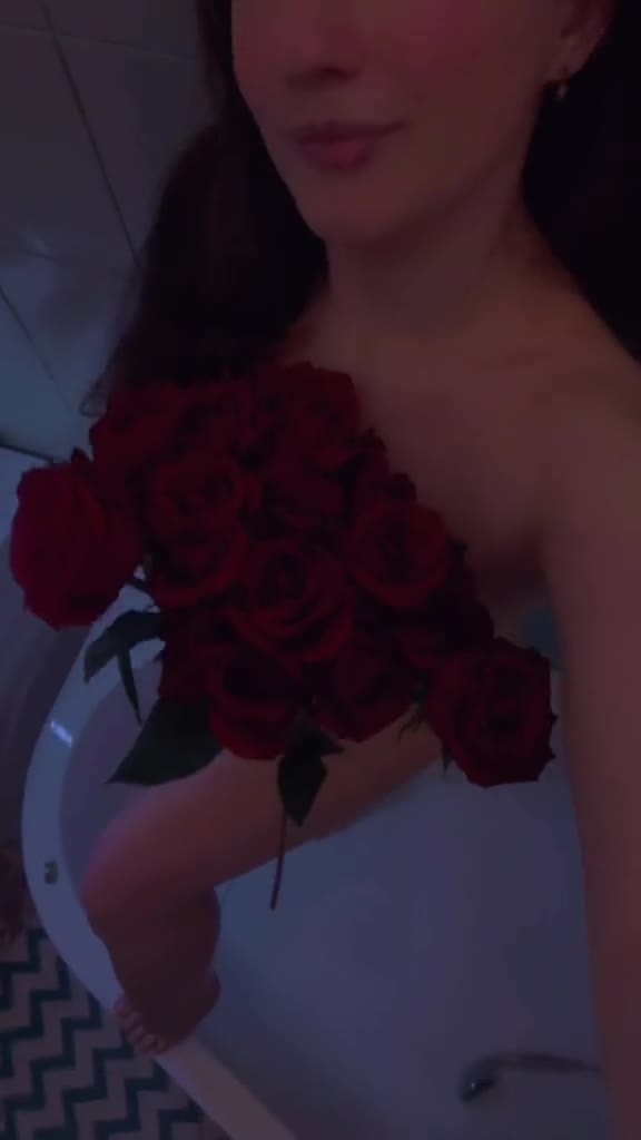 Image 3 of LolaXXX1, female webcam model, 25 years old, on live webcam