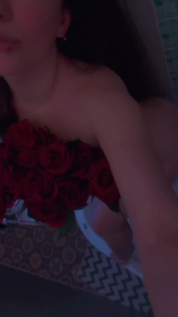 Image 5 of LolaXXX1, female webcam model, 25 years old, on live webcam