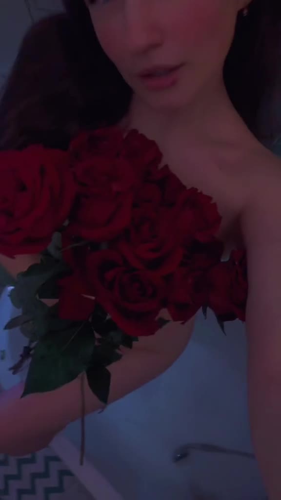 Image 6 of LolaXXX1, female webcam model, 25 years old, on live webcam