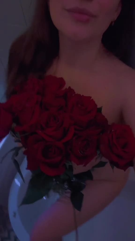 Image 7 of LolaXXX1, female webcam model, 25 years old, on live webcam