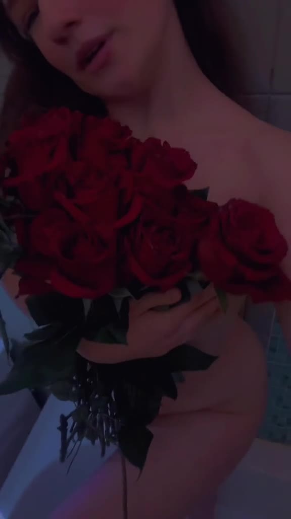 Image 9 of LolaXXX1, female webcam model, 25 years old, on live webcam