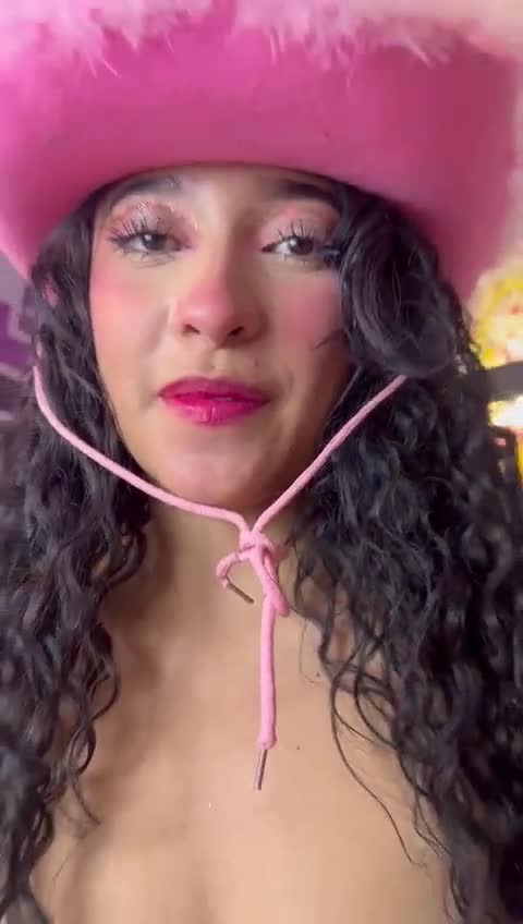 Image 9 of SweettVanessa, female webcam model, 18 years old, on live webcam