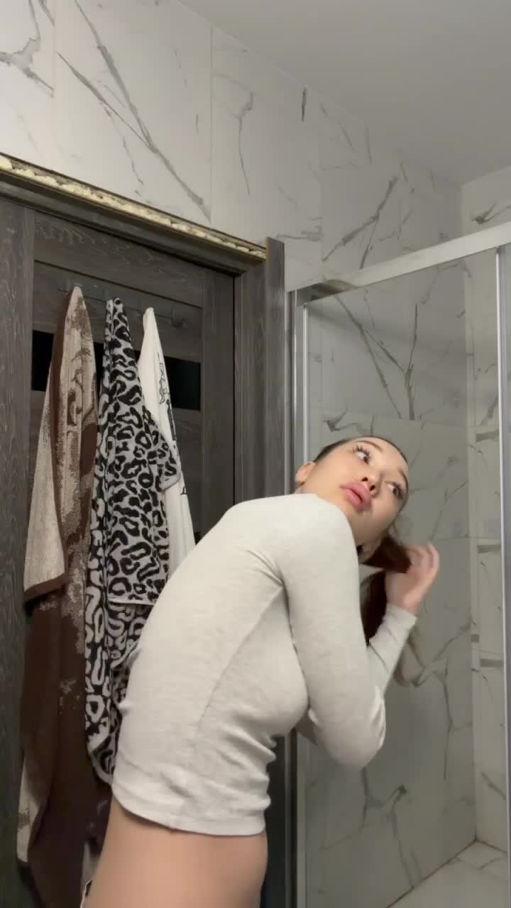 Image 52 of miaporshe, female webcam model, 18 years old, on live webcam