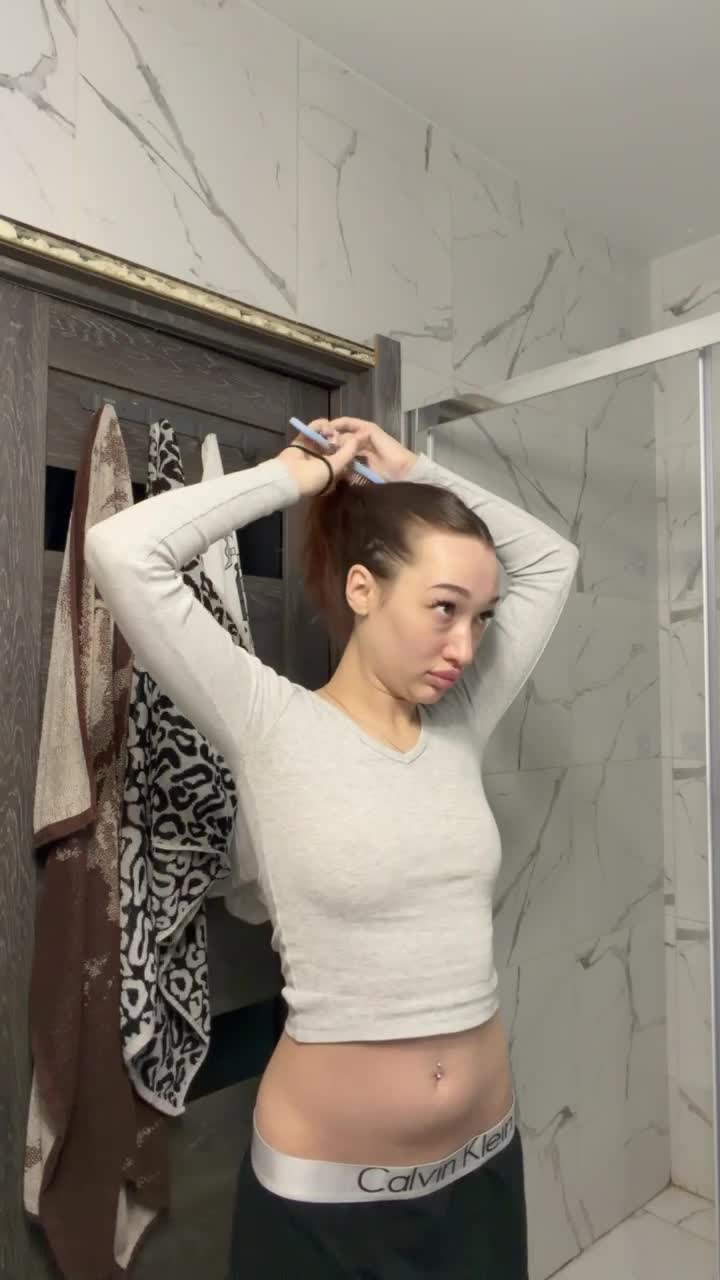 Image 53 of miaporshe, female webcam model, 18 years old, on live webcam