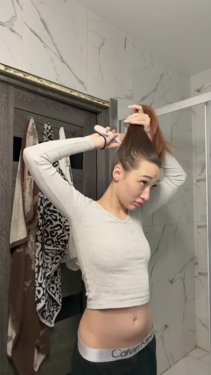 Image 54 of miaporshe, female webcam model, 18 years old, on live webcam