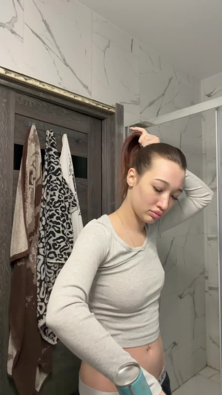 Image 58 of miaporshe, female webcam model, 18 years old, on live webcam