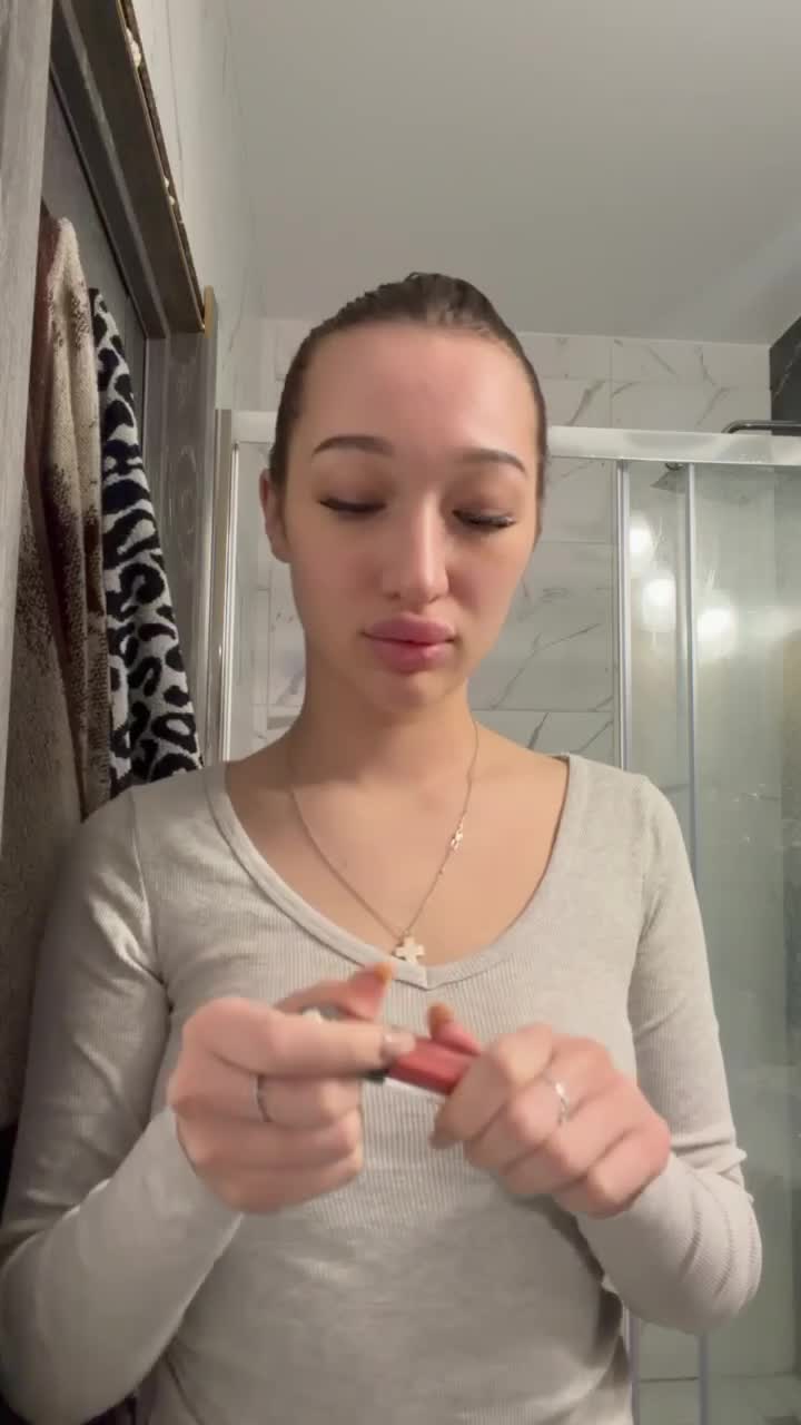 Image 1 of miaporshe, female webcam model, 18 years old, on live webcam