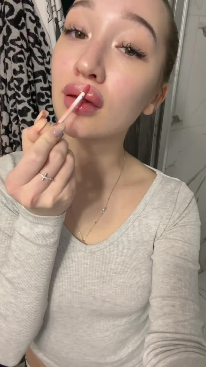 Image 6 of miaporshe, female webcam model, 18 years old, on live webcam