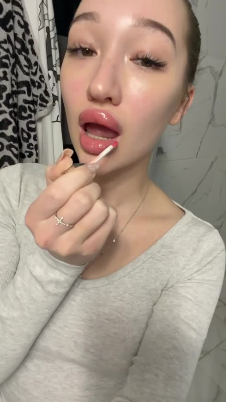 Image 8 of miaporshe, female webcam model, 18 years old, on live webcam