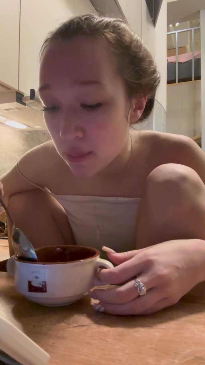 Image 12 of miaporshe, female webcam model, 18 years old, on live webcam