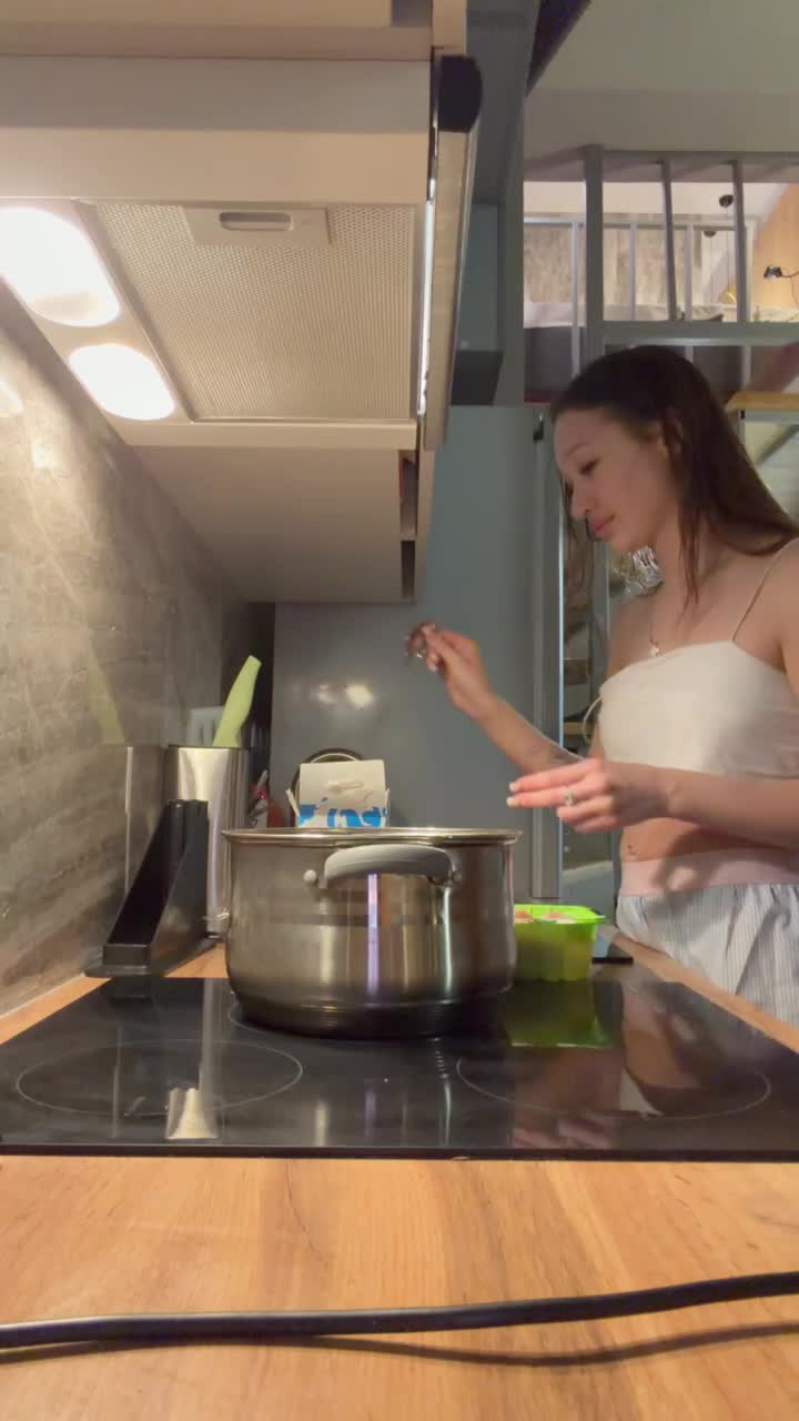 Image 21 of miaporshe, female webcam model, 18 years old, on live webcam