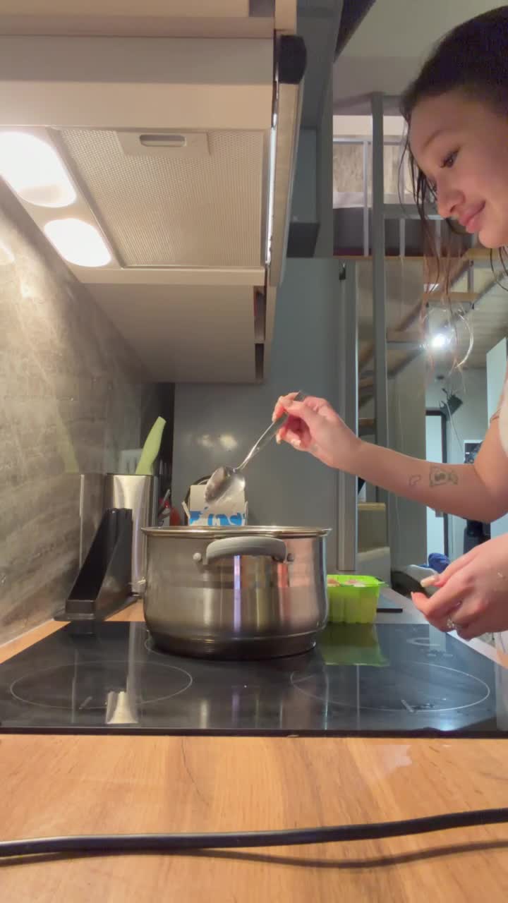 Image 22 of miaporshe, female webcam model, 18 years old, on live webcam