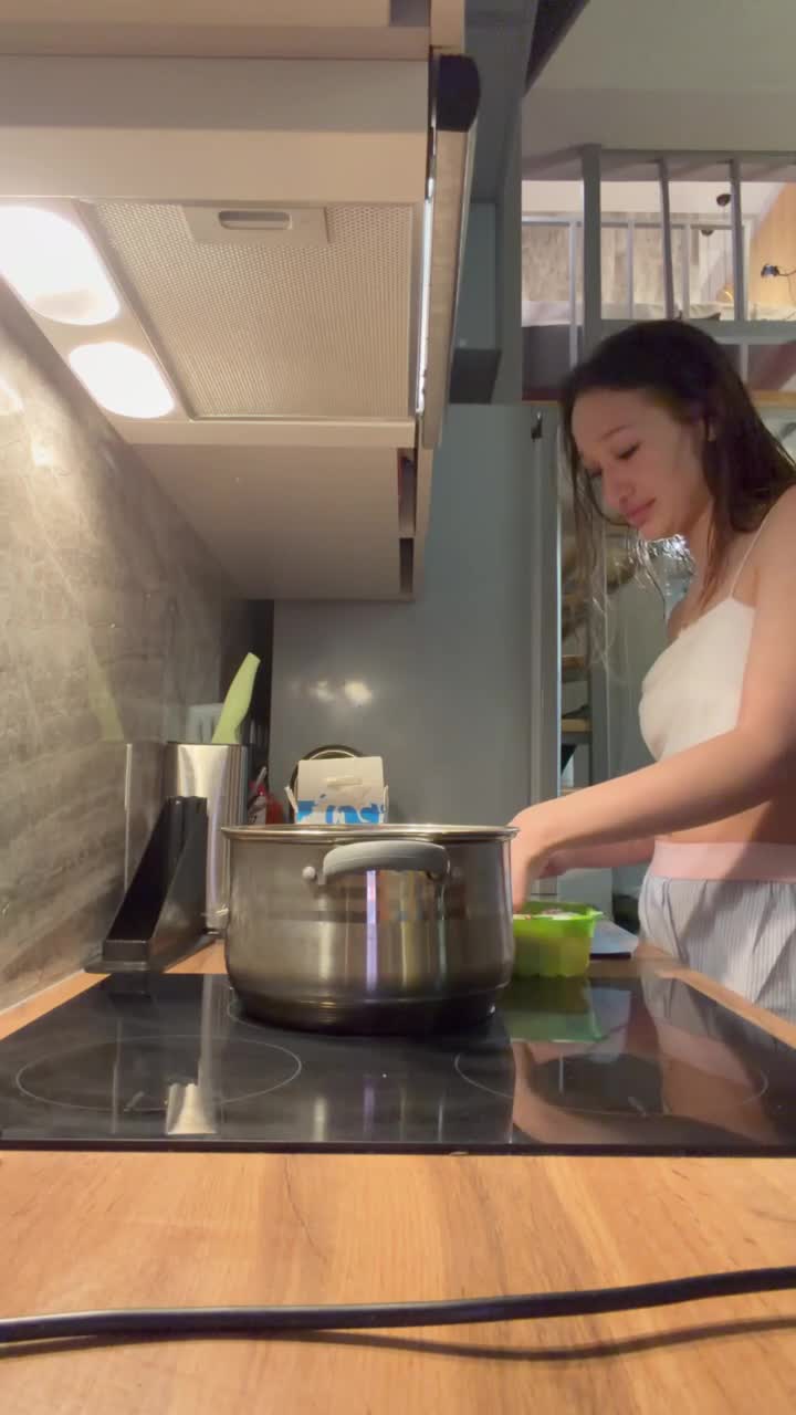 Image 23 of miaporshe, female webcam model, 18 years old, on live webcam