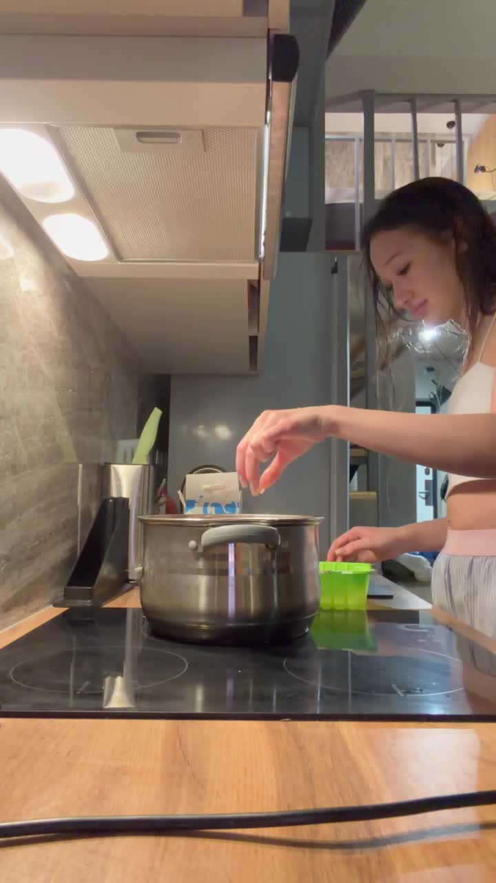 Image 24 of miaporshe, female webcam model, 18 years old, on live webcam