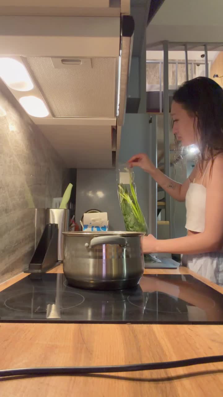 Image 26 of miaporshe, female webcam model, 18 years old, on live webcam