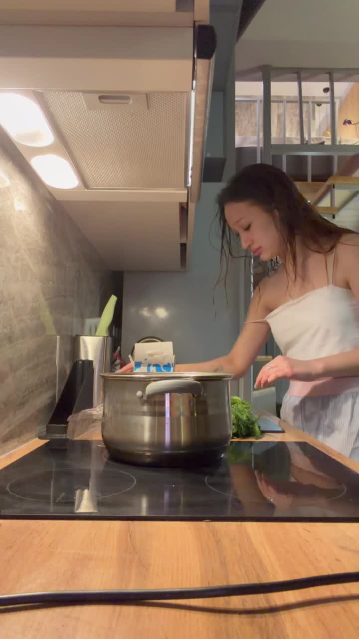 Image 27 of miaporshe, female webcam model, 18 years old, on live webcam