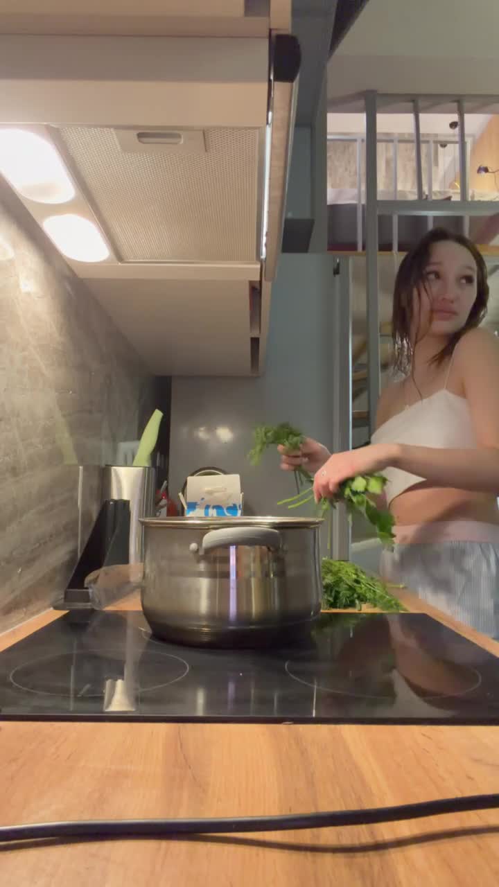 Image 29 of miaporshe, female webcam model, 18 years old, on live webcam