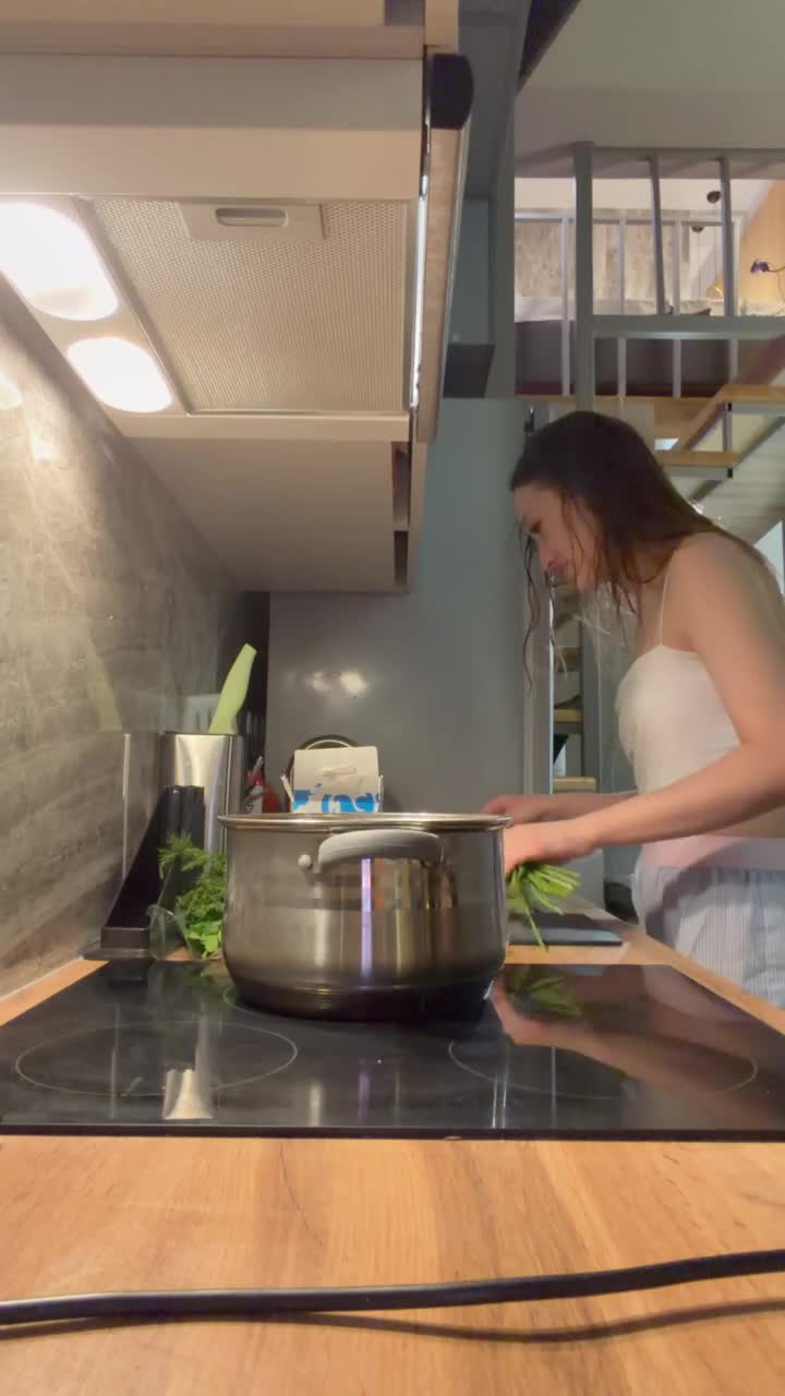 Image 30 of miaporshe, female webcam model, 18 years old, on live webcam