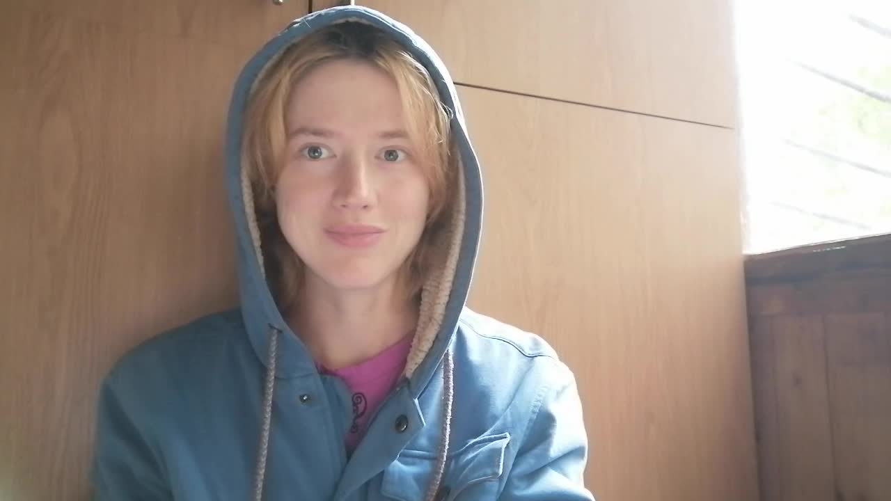 Image 81 of Purple-cat55, female webcam model, 26 years old, on live webcam