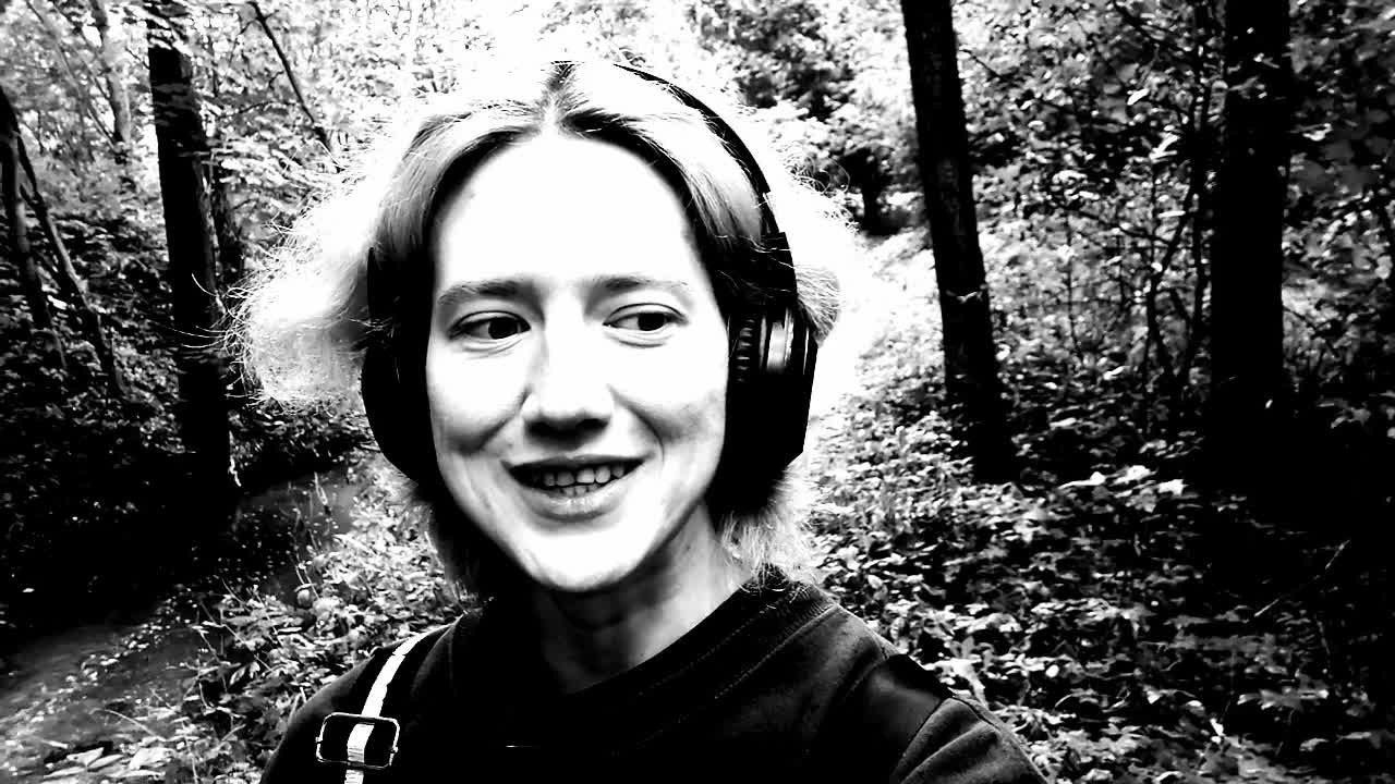 Image 2 of Purple-cat55, female webcam model, 26 years old, on live webcam