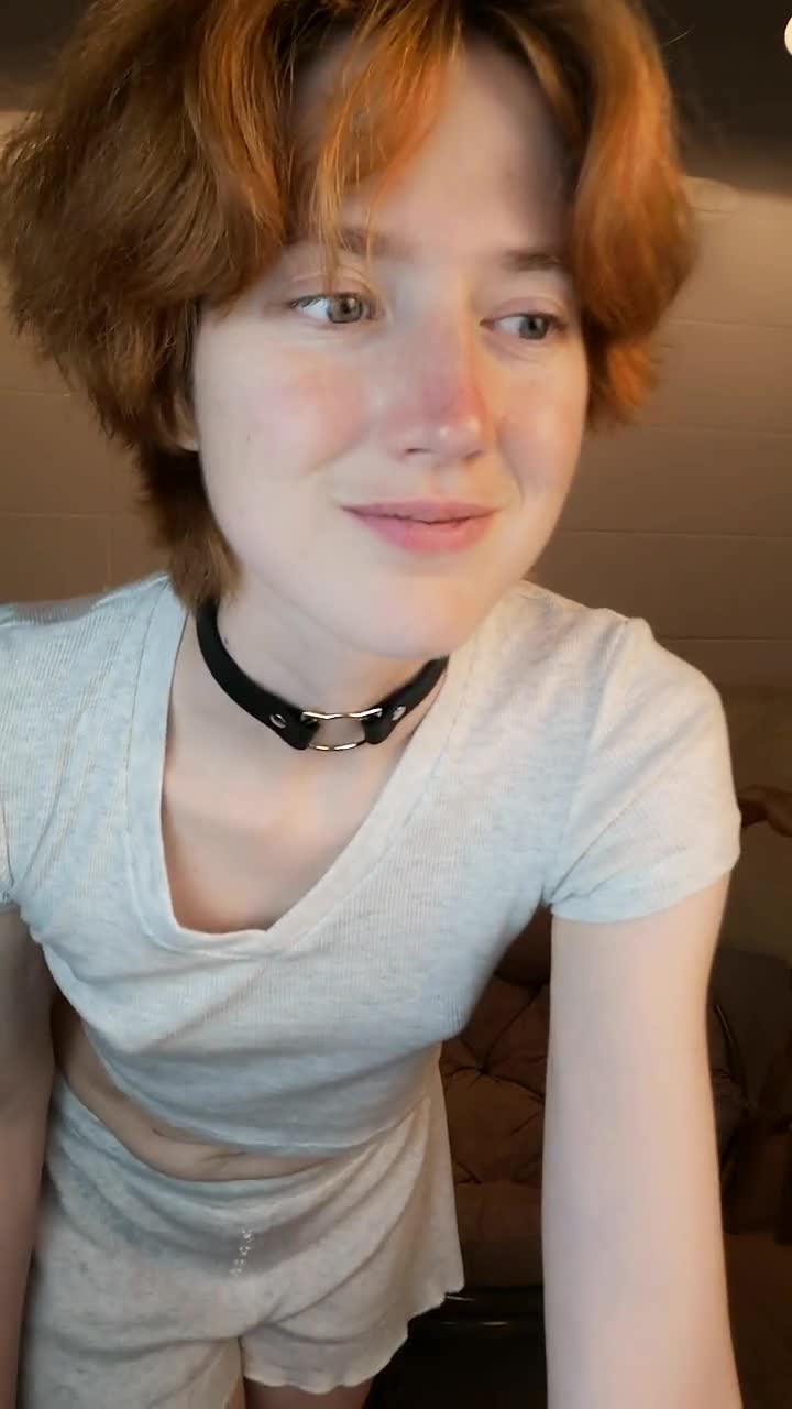 Image 21 of Purple-cat55, female webcam model, 26 years old, on live webcam