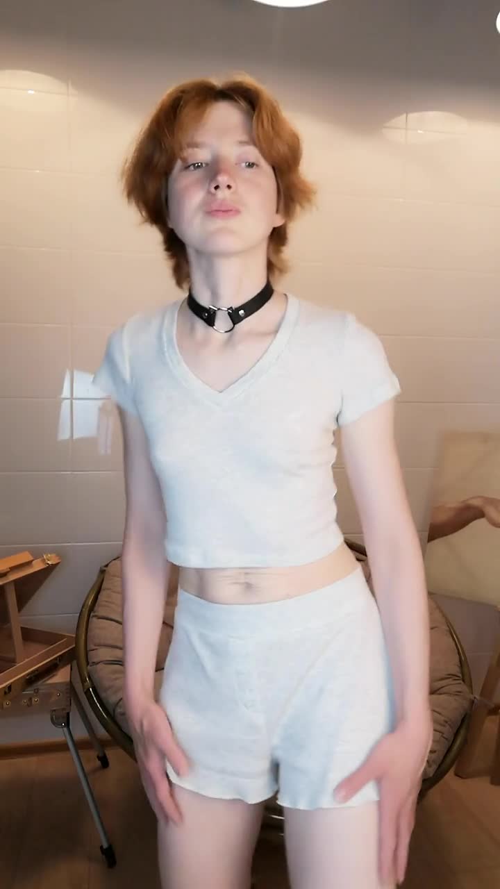 Image 27 of Purple-cat55, female webcam model, 26 years old, on live webcam