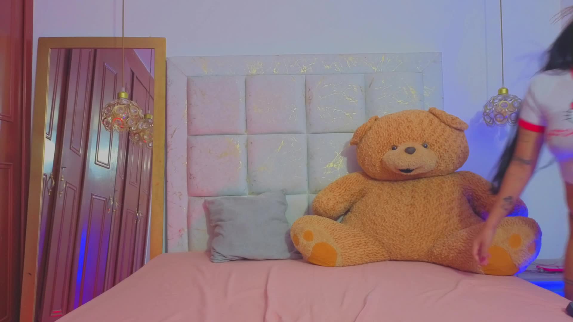 Image 1 of AMYCASTILLO, female webcam model, 18 years old, on live webcam