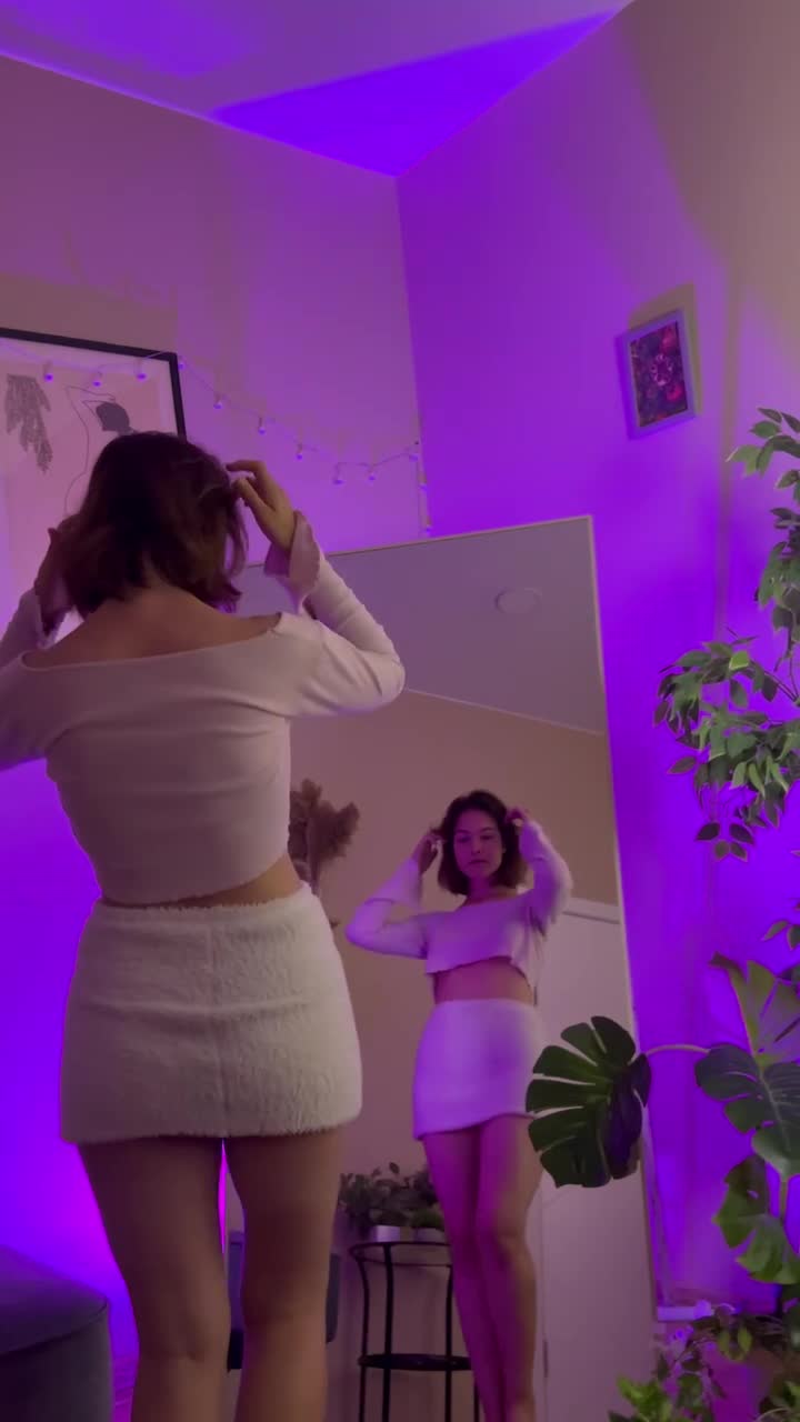 Image 2 of SeaCyra, female webcam model, 18 years old, on live webcam