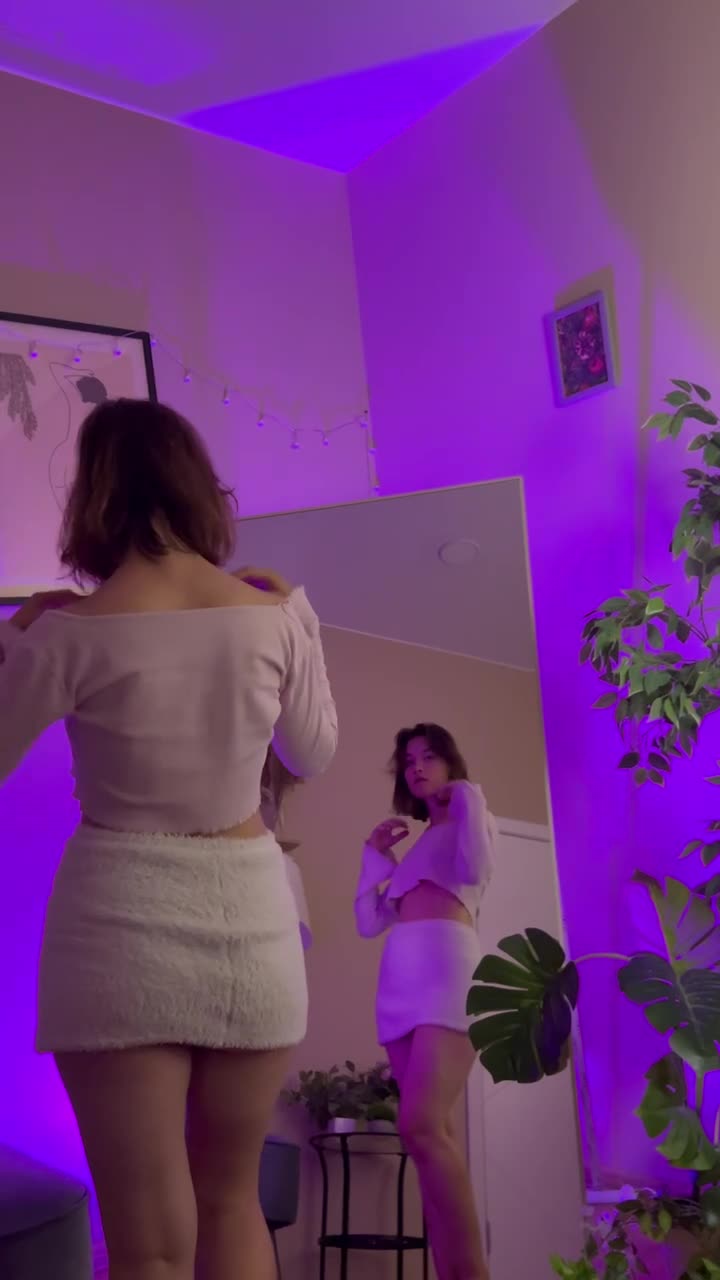 Image 3 of SeaCyra, female webcam model, 18 years old, on live webcam