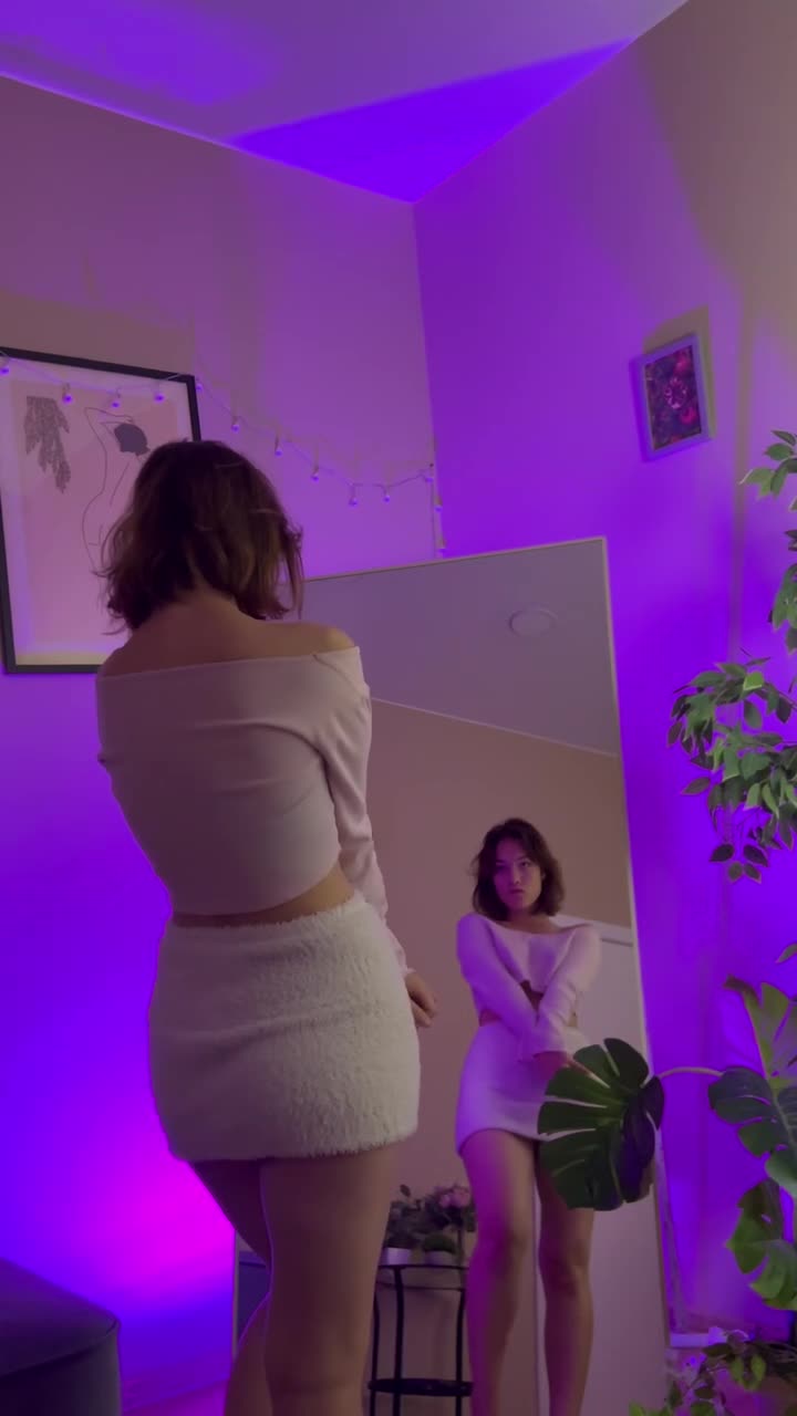 Image 5 of SeaCyra, female webcam model, 18 years old, on live webcam