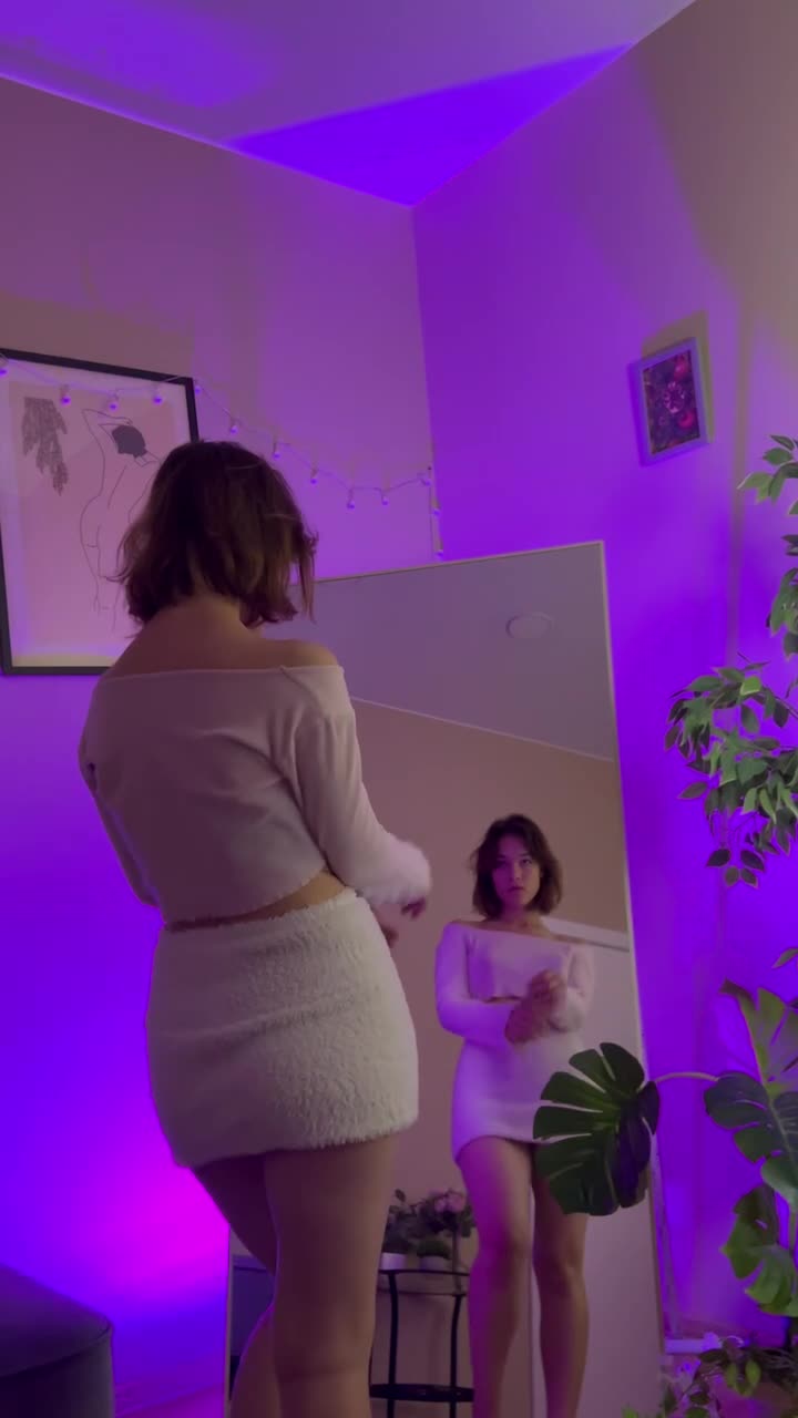 Image 6 of SeaCyra, female webcam model, 18 years old, on live webcam