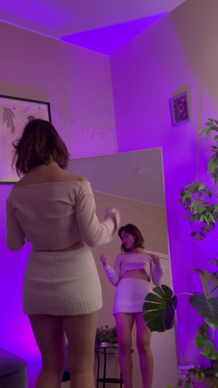 Image 7 of SeaCyra, female webcam model, 18 years old, on live webcam