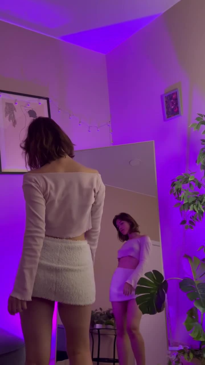 Image 8 of SeaCyra, female webcam model, 18 years old, on live webcam