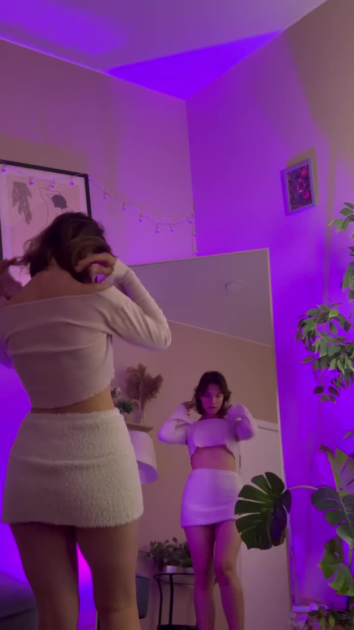 Image 9 of SeaCyra, female webcam model, 18 years old, on live webcam