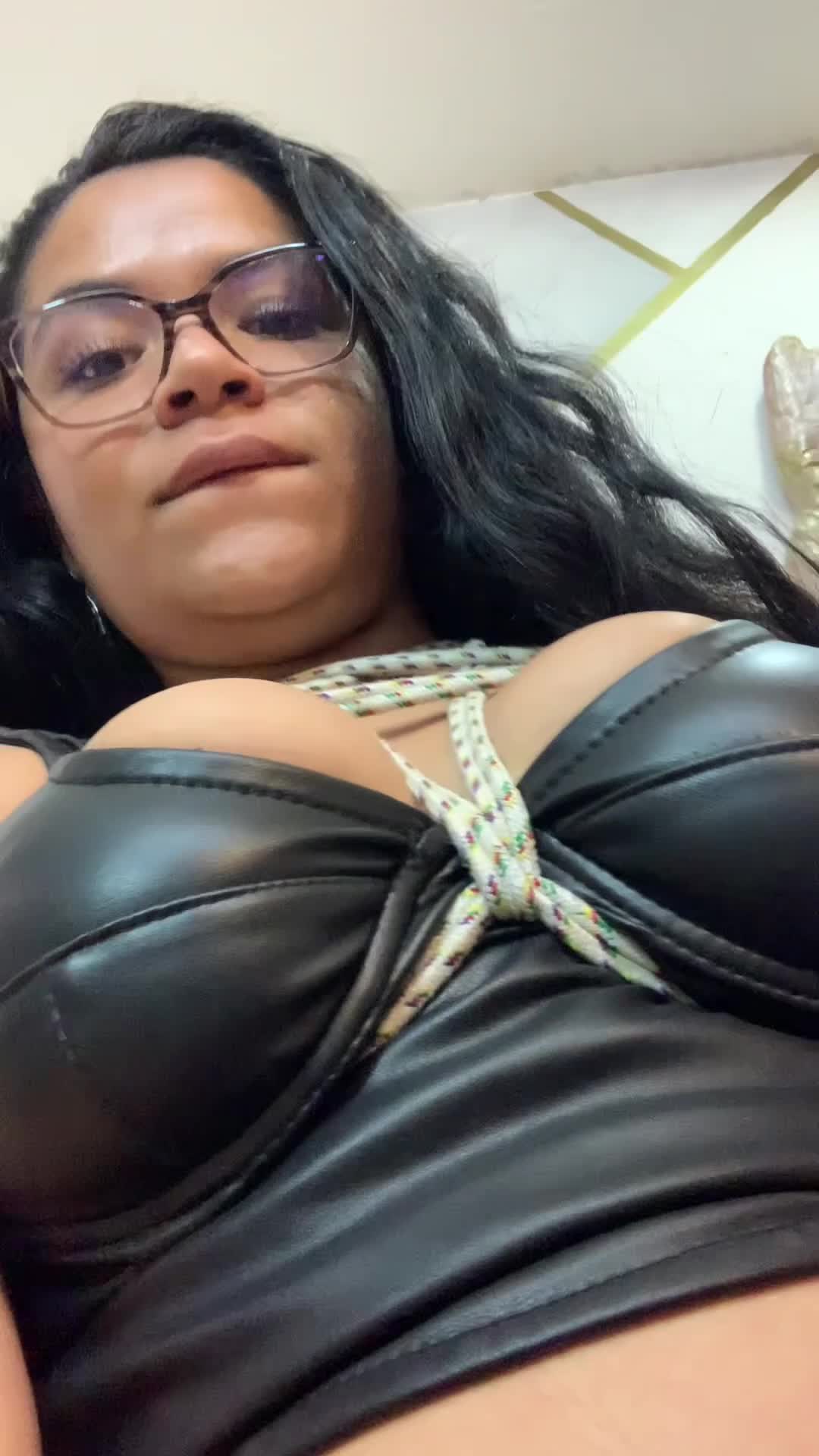 Image 14 of Isabel-Cortez, female webcam model, 21 years old, on live webcam