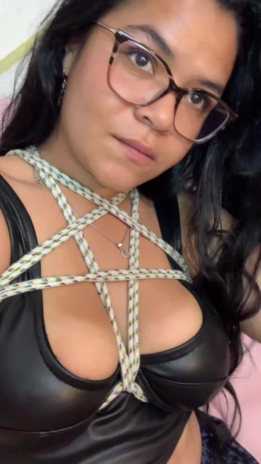 Image 16 of Isabel-Cortez, female webcam model, 21 years old, on live webcam