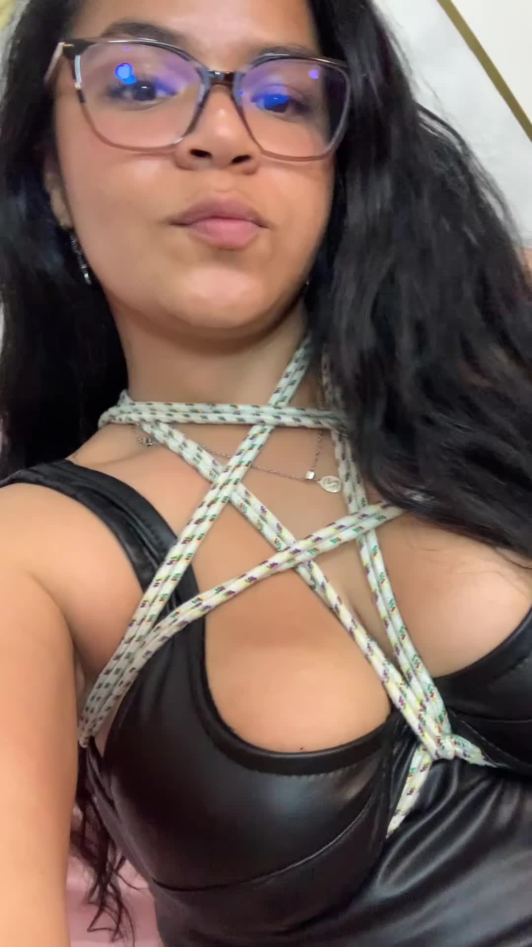 Image 17 of Isabel-Cortez, female webcam model, 21 years old, on live webcam