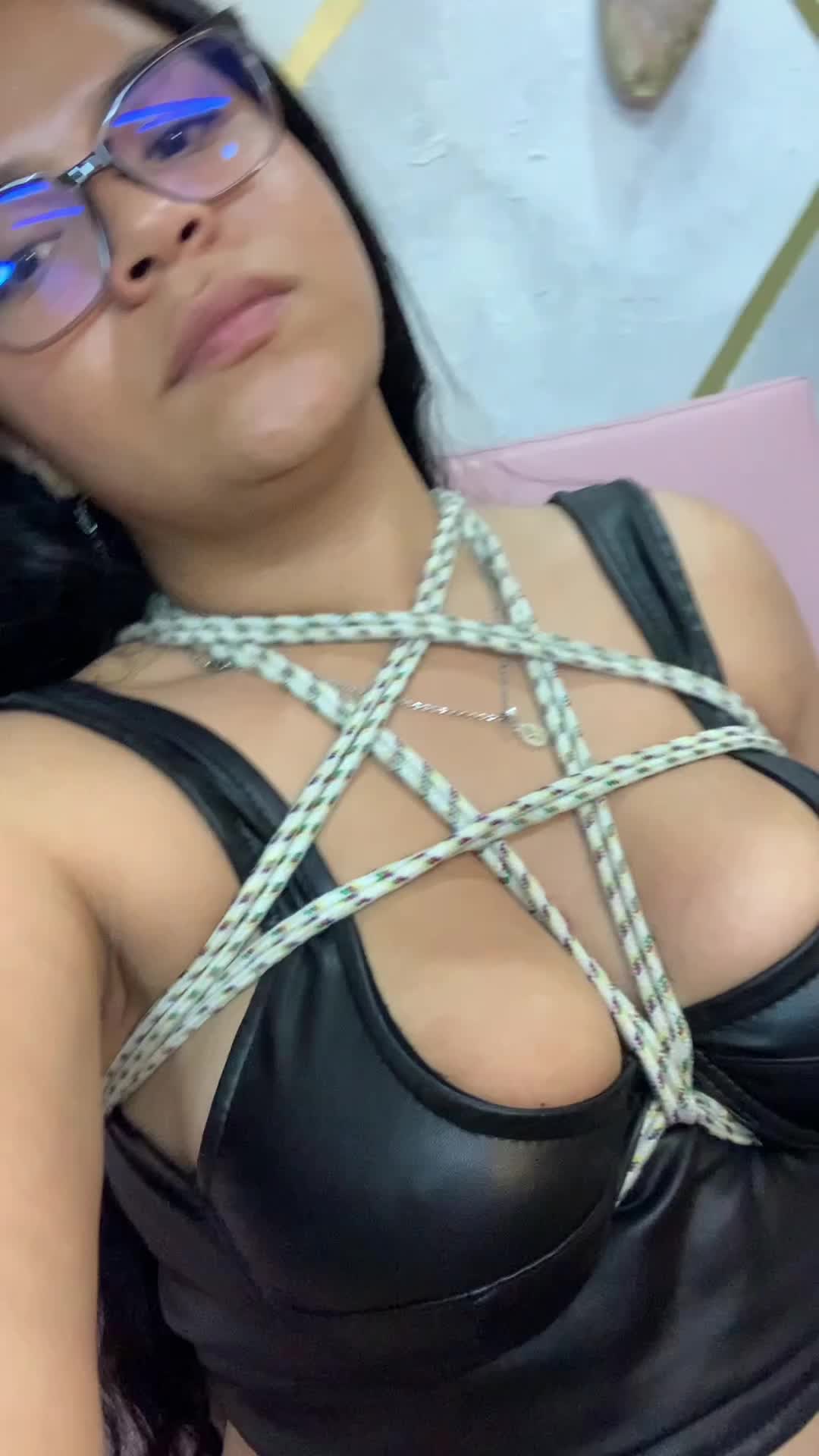 Image 19 of Isabel-Cortez, female webcam model, 21 years old, on live webcam