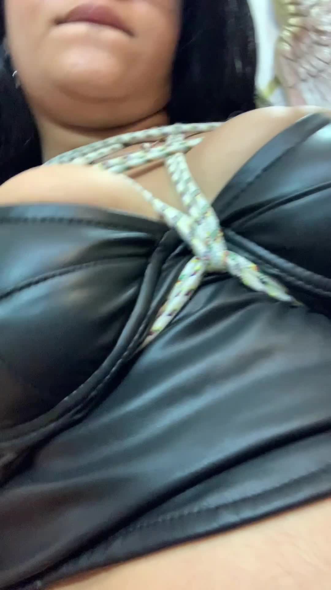 Image 20 of Isabel-Cortez, female webcam model, 21 years old, on live webcam