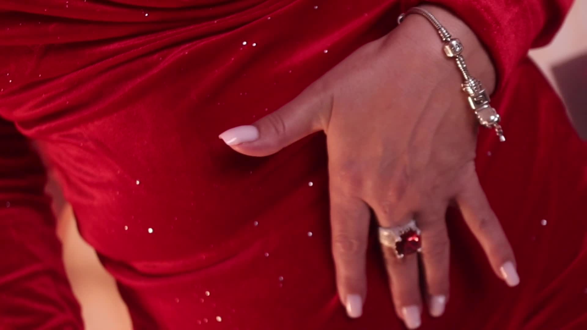 Image 18 of MeAmandaX, female webcam model, 45 years old, on live webcam