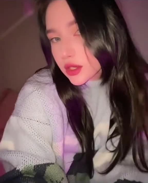 Image 5 of Babbly-babes, female webcam model, 21 years old, on live webcam